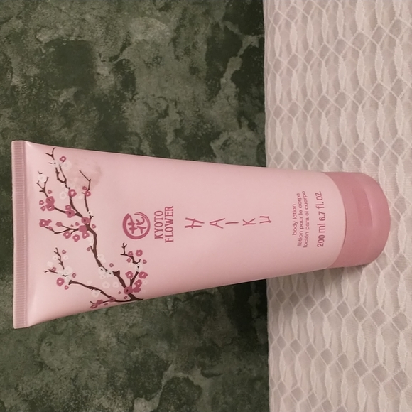Avon Skincare Avon Kyoto Flower Haiku Body Lotion 67oz A4 Poshmark